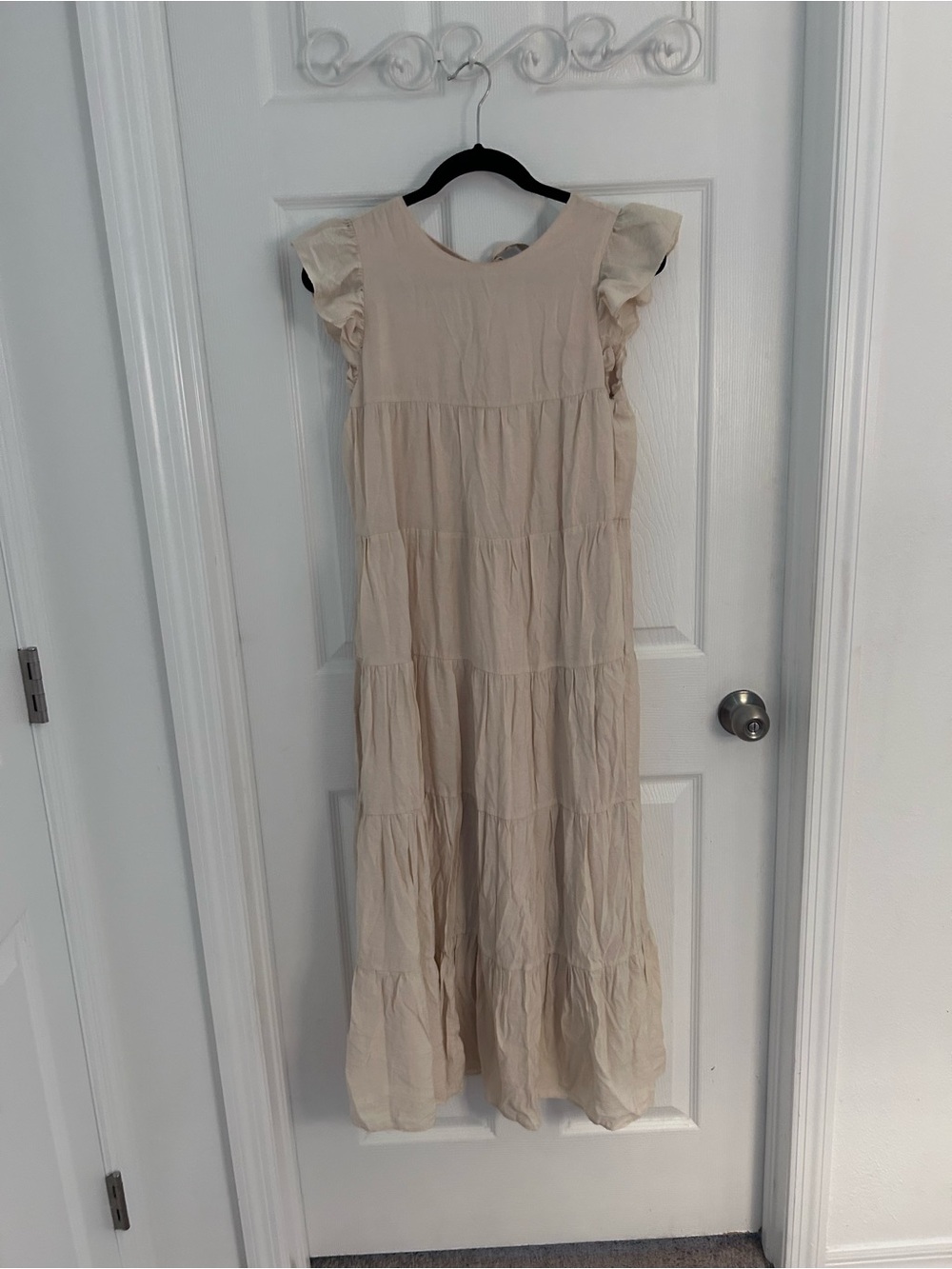 La Ven Cream Tiered Maxi Dress with Flutter Sleeves Prairie BoHo Farm. Size XS